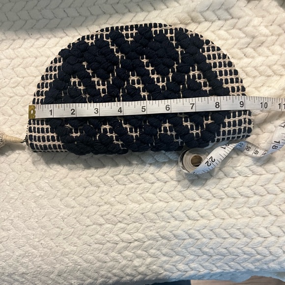 Universal Thread Navy and Cream Key Holder/clutch/ purse with Tassel. - Picture 8 of 9